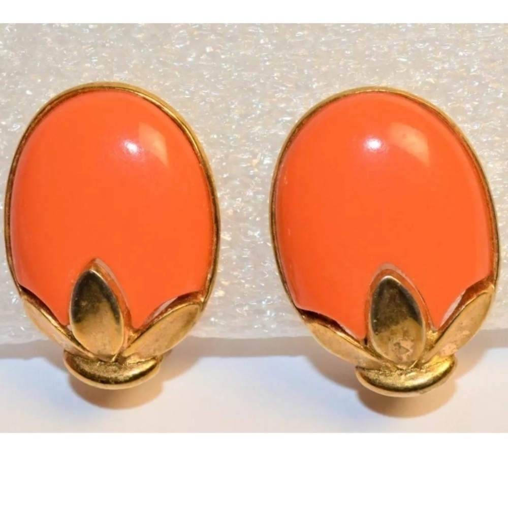 Vintage 50s Signed TRIFARI CROWN Goldtone Orange Oval Clip-On Earrings